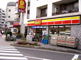 メゾン白金台 コンビ二