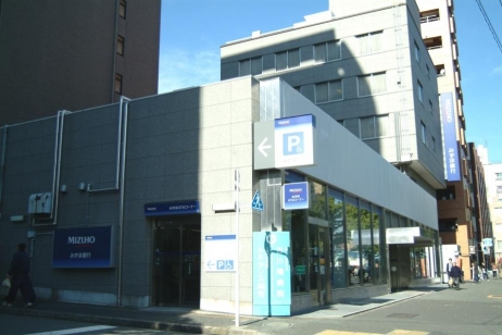 白金ザ・スカイ　East 銀行