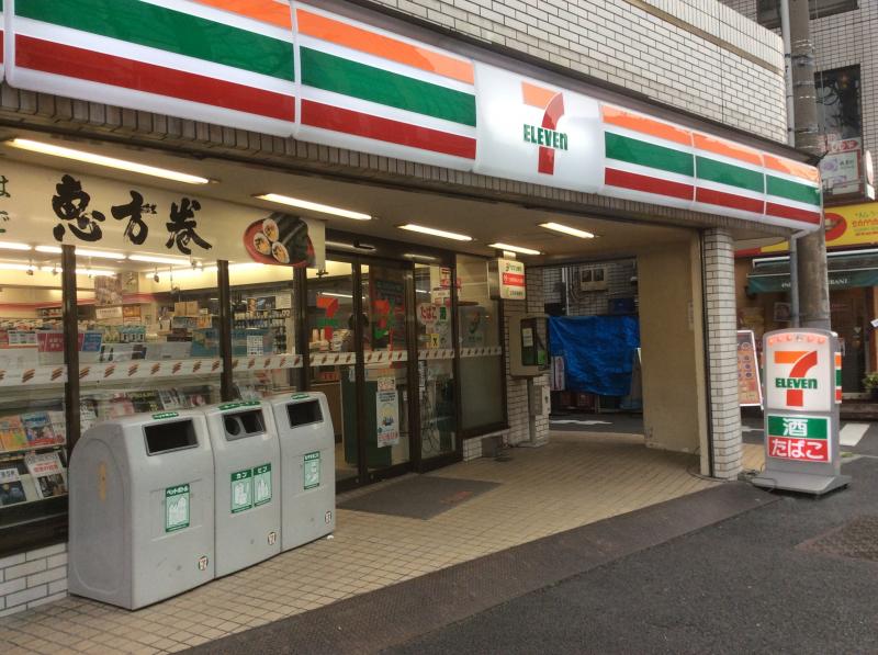 白金ザ・スカイ　West コンビ二