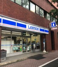 スカイコート三田慶大前 コンビニ